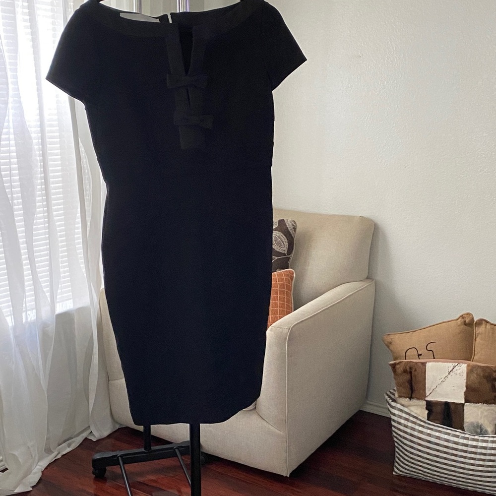 Valentino Black Sheath Dress Women’s Size 10 Elegant Bow Back Short Sleeve
